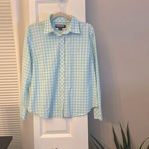 Woman’s Vineyard Vines button down long sleeve-XL